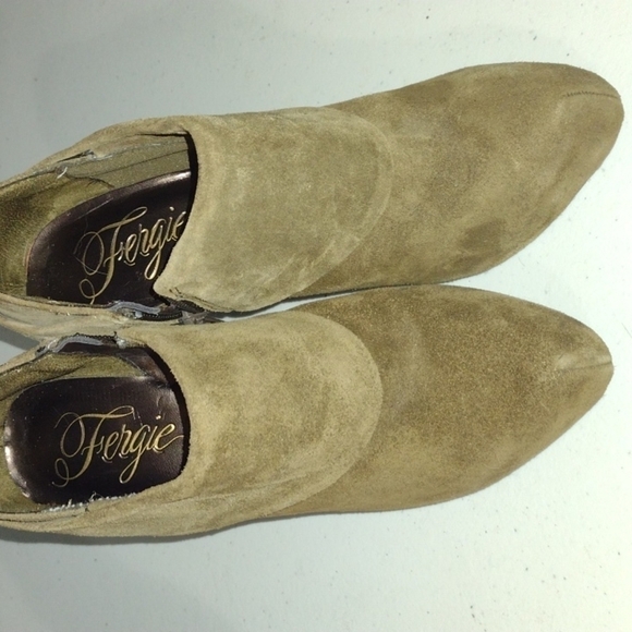 Fergie Heels size 6 - Picture 1 of 11
